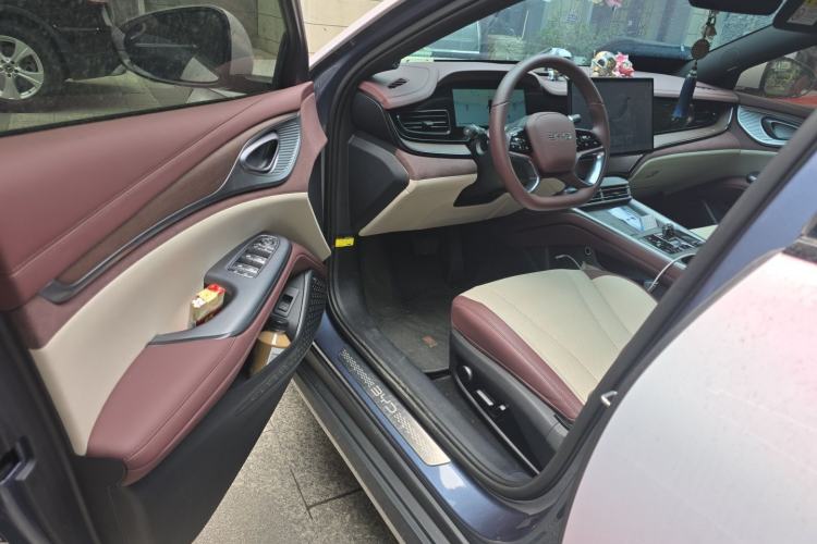 Used BYD Seal 2024 HONOR Edition DM-i 1.5T 121km Prestige Model Driver Seat