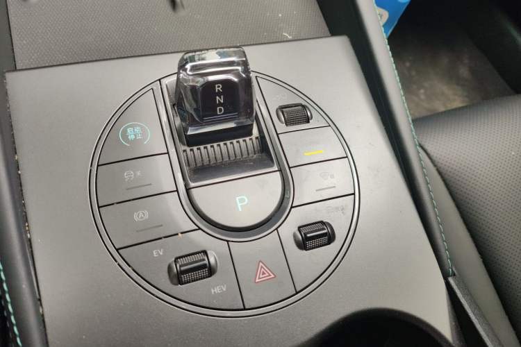 Used BYD Seal 2024 HONOR Edition DM-i 1.5L 121km Prestige Model Gear Lever
