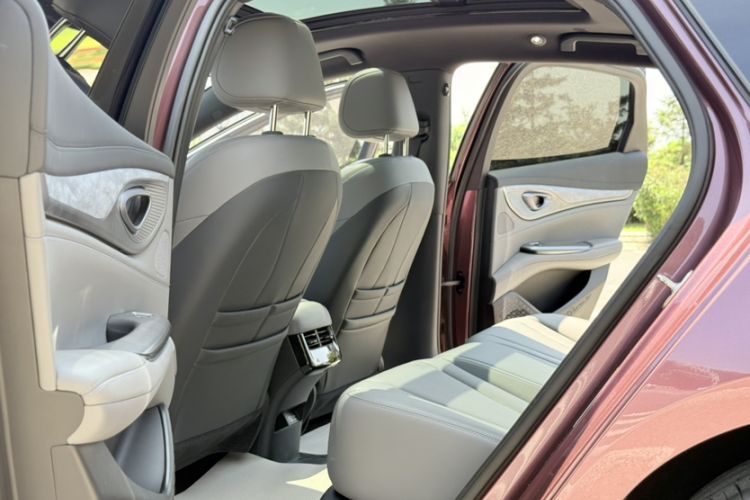 Used BYD Seal 2024 HONOR Edition DM-i 1.5L 121km Luxury Model Interior 4