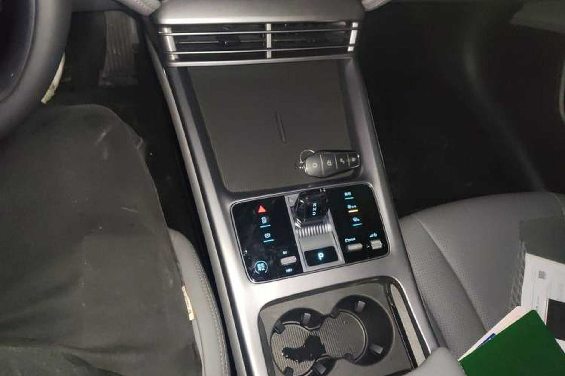 Used BYD Seal 2024 HONOR Edition DM-i 1.5L 121km Elite Model Gear Lever