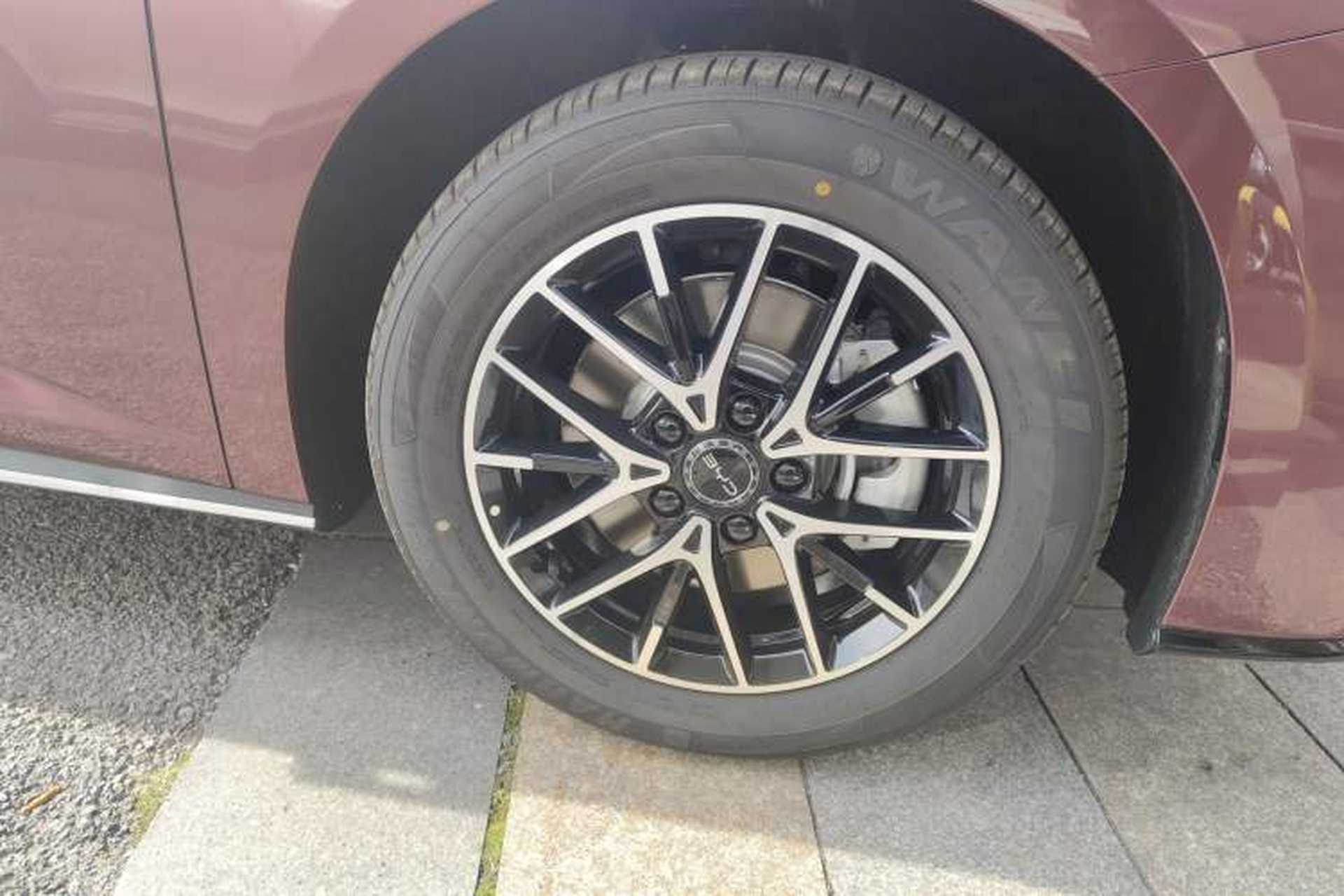 Used BYD Seal 2024 HONOR Edition DM-i 1.5L 121km Elite Model Right Front Wheel Hub