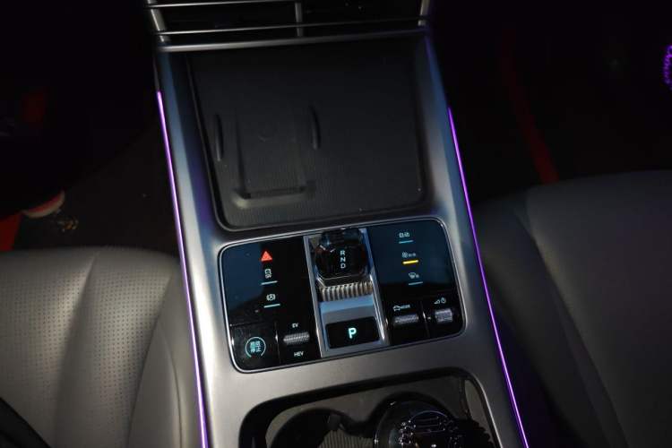 Used BYD Seal 2024 HONOR Edition DM-i 1.5L 121km Elite Model Gear Lever