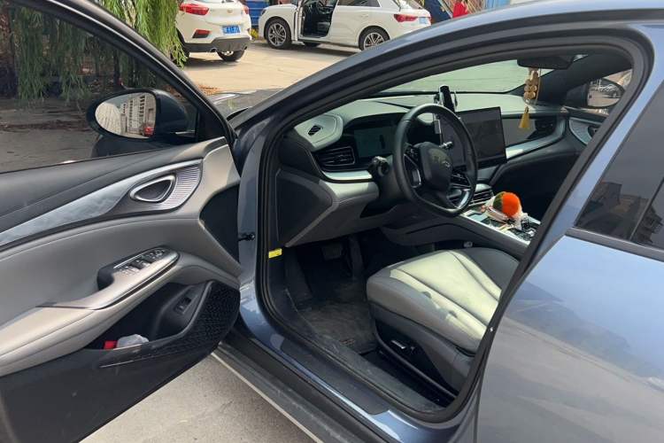 Used BYD Seal 2024 HONOR Edition DM-i 1.5L 121km Luxury Model Interior 2