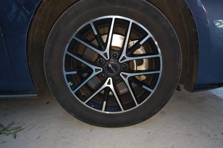 Used BYD Seal 2024 HONOR Edition DM-i 1.5L 121km Elite Model Right Front Wheel Hub