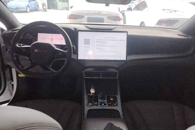 Used BYD Seal 2024 HONOR Edition DM-i 1.5L 121km Elite Model Center Console