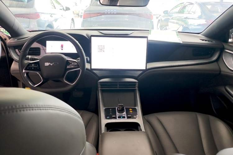 Used BYD Seal 2024 HONOR Edition DM-i 1.5L 121km Elite Model Center Console