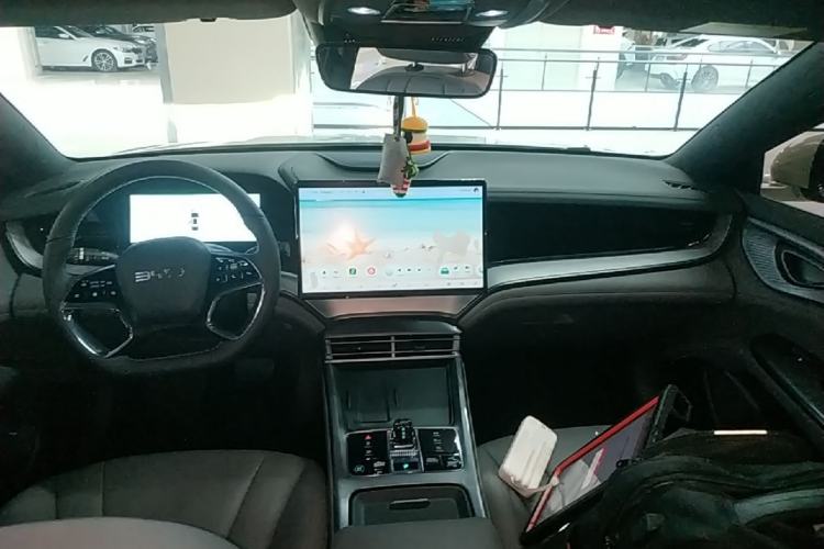 Used BYD Seal 2024 HONOR Edition DM-i 1.5L 121km Luxury Model Center Console