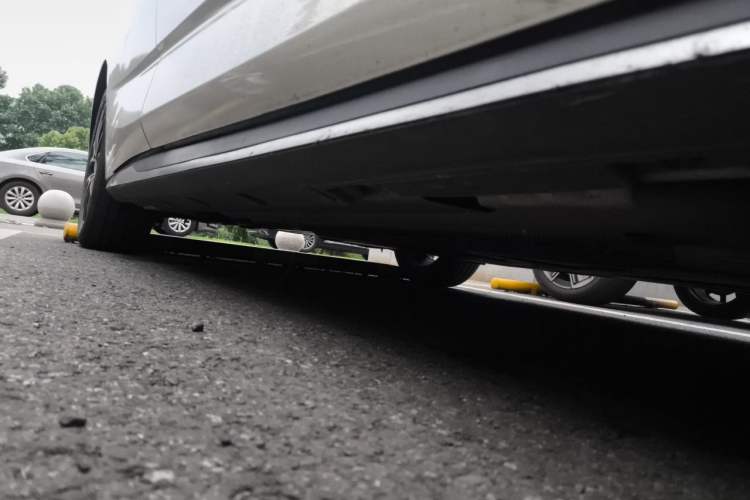 Used BYD Seal 2024 HONOR Edition DM-i 1.5L 121km Prestige Model Chassis Front Right