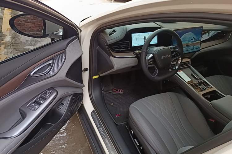 Used BYD Seal 2024 HONOR Edition DM-i 1.5T 121km Flagship Model Driver Seat