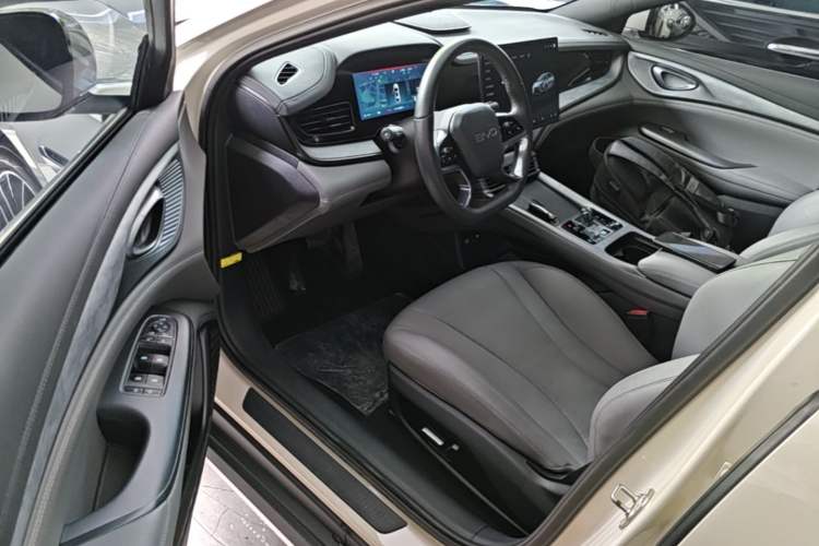 Used BYD Seal 2024 HONOR Edition DM-i 1.5L 121km Luxury Model Driver Seat