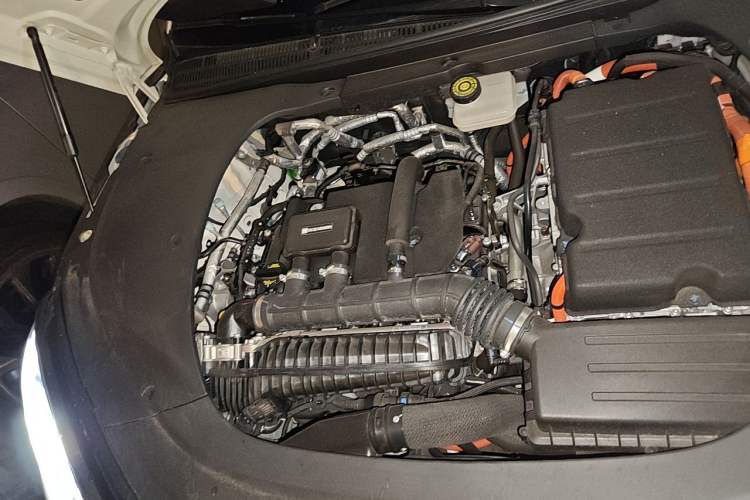 Used BYD Seal 2024 HONOR Edition DM-i 1.5L 121km Luxury Model Engine Bay Right