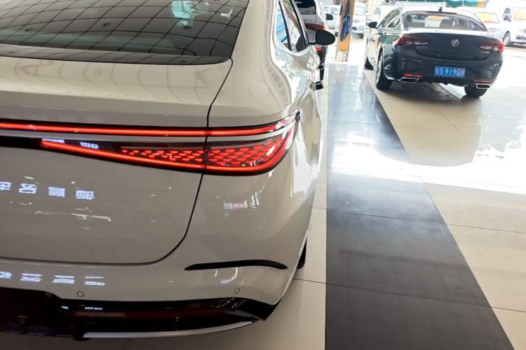 Used BYD Seal 2024 HONOR Edition DM-i 1.5L 121km Elite Model Exterior 3