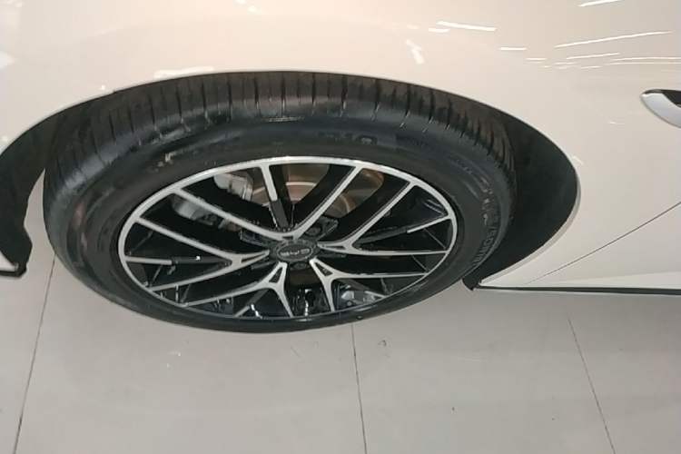 Used BYD Seal 2024 HONOR Edition DM-i 1.5L 121km Luxury Model Exterior 4