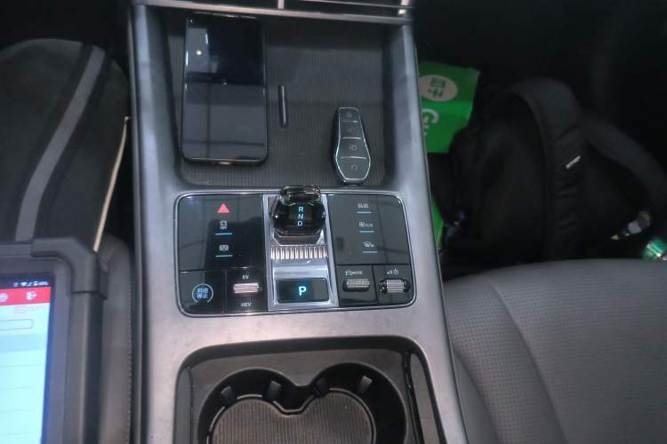 Used BYD Seal 2024 HONOR Edition DM-i 1.5L 121km Elite Model Gear Lever