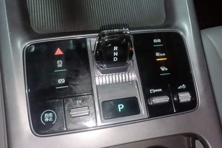 Used BYD Seal 2024 HONOR Edition DM-i 1.5L 121km Elite Model Gear Lever