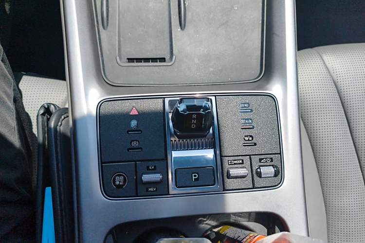 Used BYD Seal 2024 HONOR Edition DM-i 1.5L 121km Luxury Model Gear Lever