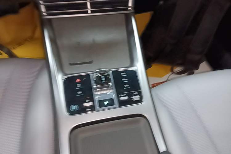 Used BYD Seal 2024 HONOR Edition DM-i 1.5L 121km Luxury Model Gear Lever