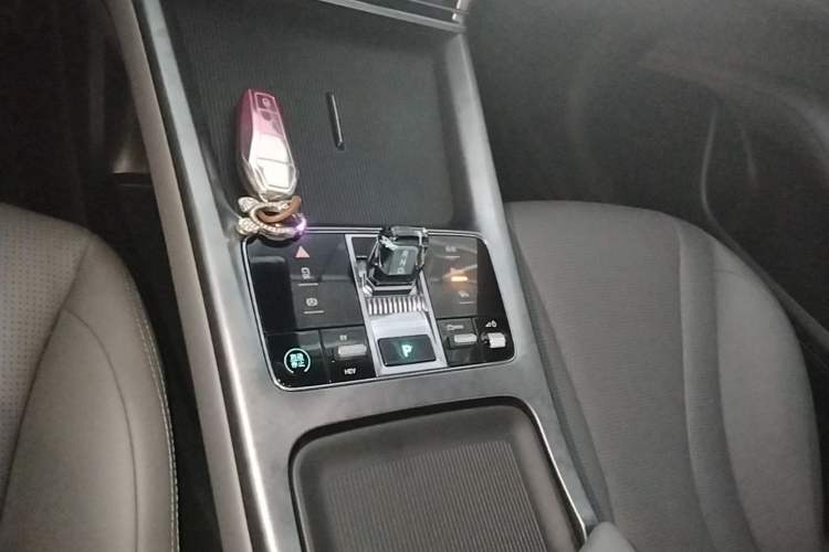 Used BYD Seal 2024 HONOR Edition DM-i 1.5L 121km Elite Model Gear Lever