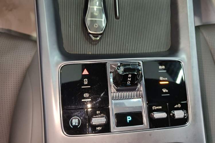 Used BYD Seal 2024 HONOR Edition DM-i 1.5L 121km Elite Model Gear Lever