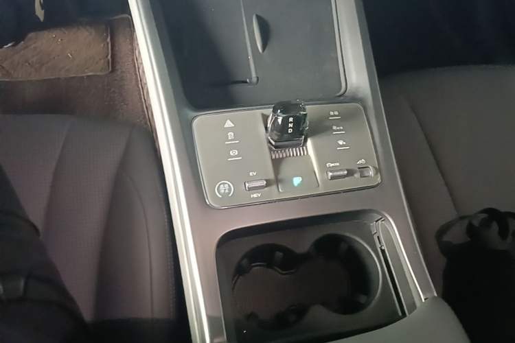 Used BYD Seal 2024 HONOR Edition DM-i 1.5L 121km Luxury Model Gear Lever