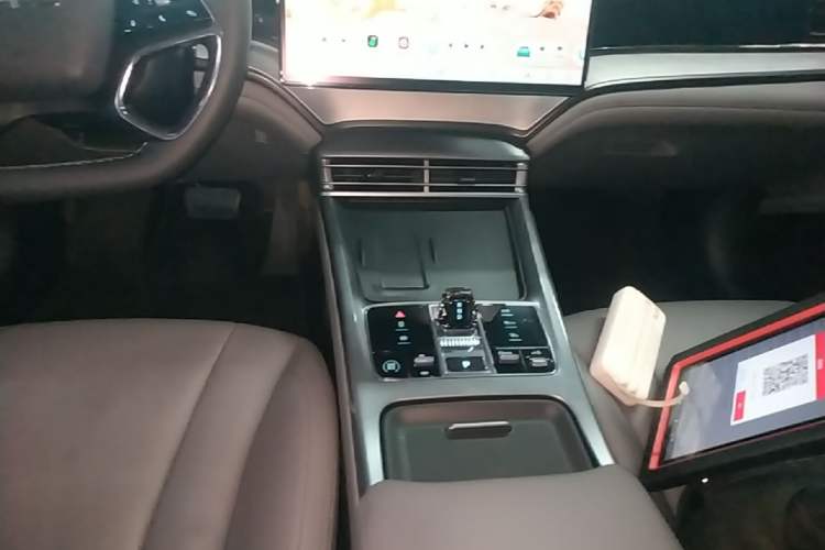 Used BYD Seal 2024 HONOR Edition DM-i 1.5L 121km Luxury Model Gear Lever