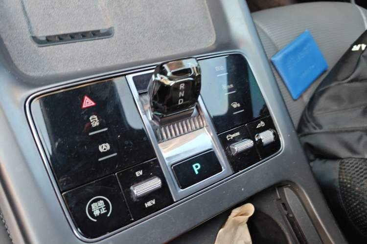 Used BYD Seal 2024 HONOR Edition DM-i 1.5L 121km Luxury Model Gear Lever