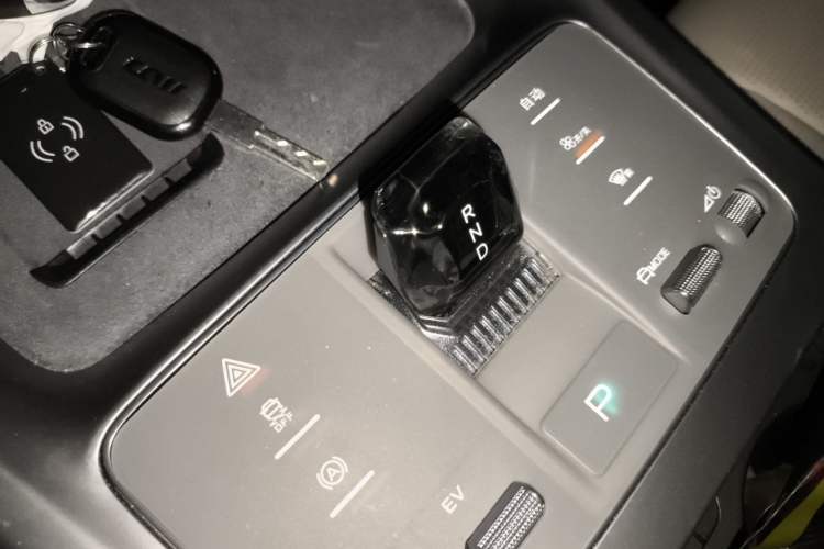 Used BYD Seal 2024 HONOR Edition DM-i 1.5L 121km Prestige Model Gear Lever