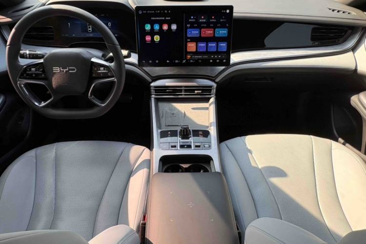 Used BYD Seal 2024 HONOR Edition DM-i 1.5L 121km Luxury Model Interior 1