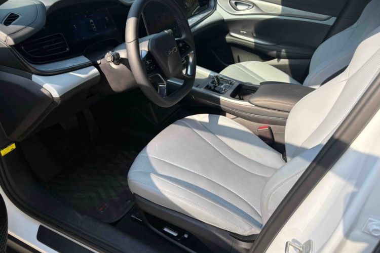 Used BYD Seal 2024 HONOR Edition DM-i 1.5L 121km Luxury Model Interior 2