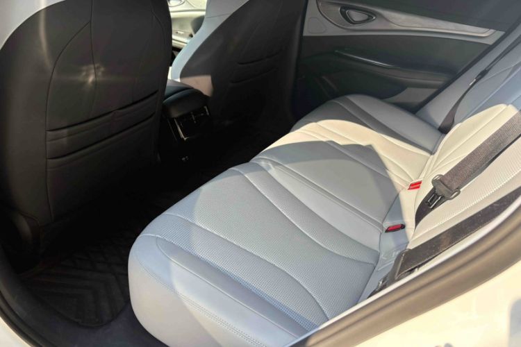 Used BYD Seal 2024 HONOR Edition DM-i 1.5L 121km Luxury Model Interior 3
