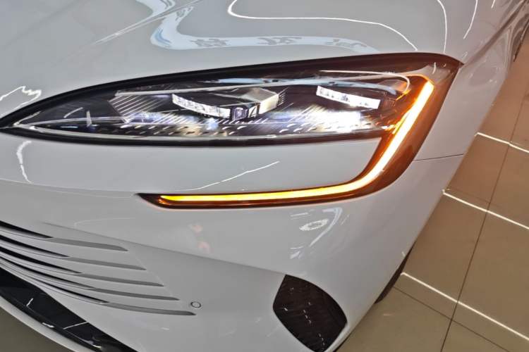 Used BYD Seal 2024 HONOR Edition DM-i 1.5L 121km Luxury Model Left Front Headlight