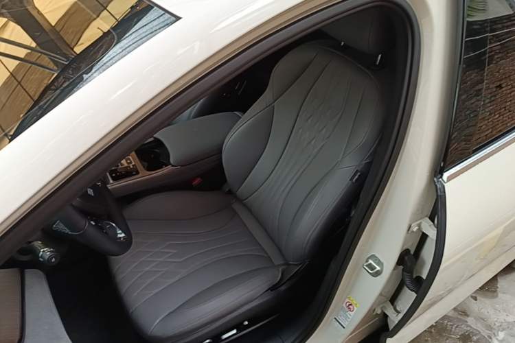 Used BYD Seal 2024 HONOR Edition DM-i 1.5T 121km Flagship Model Left Front Seat