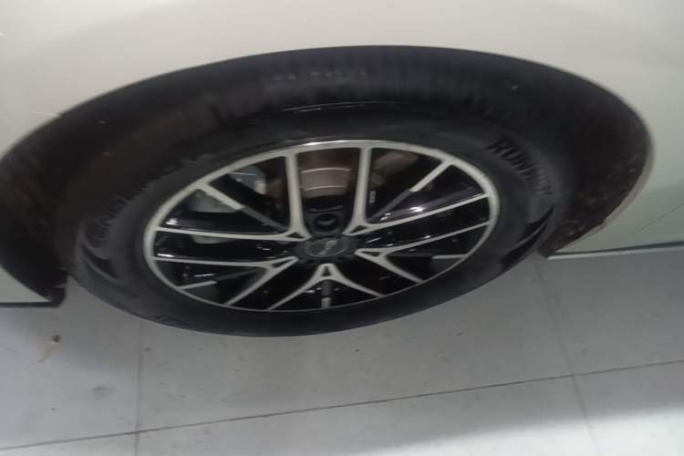 Used BYD Seal 2024 HONOR Edition DM-i 1.5L 121km Elite Model Left Front Wheel Hub