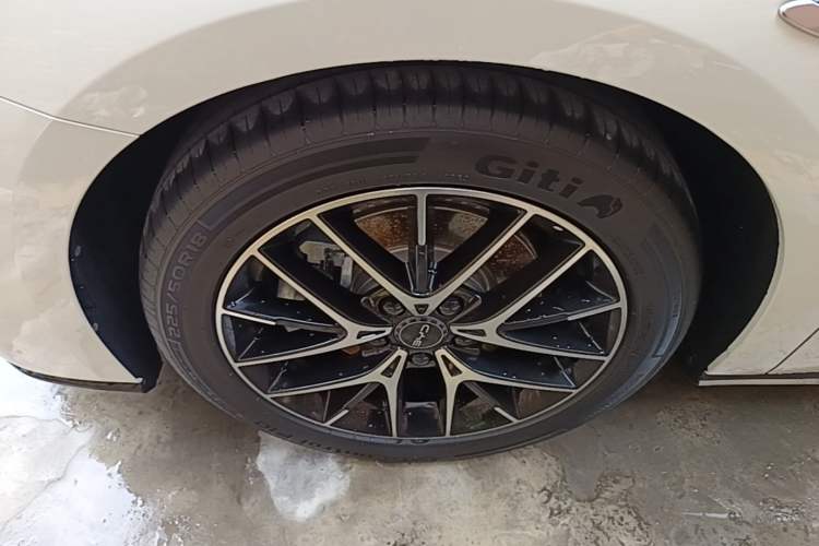 Used BYD Seal 2024 HONOR Edition DM-i 1.5T 121km Flagship Model Left Front Wheel Hub