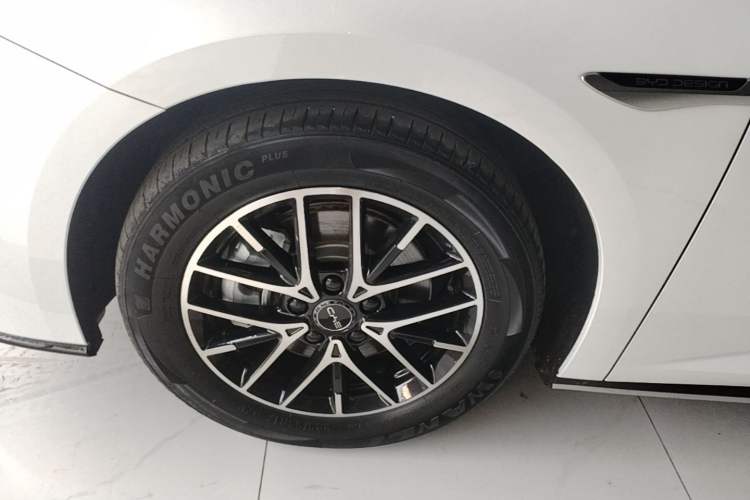 Used BYD Seal 2024 HONOR Edition DM-i 1.5L 121km Elite Model Left Front Wheel Hub