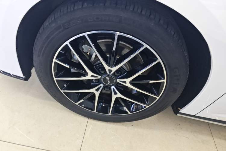Used BYD Seal 2024 HONOR Edition DM-i 1.5L 121km Luxury Model Left Front Wheel Hub