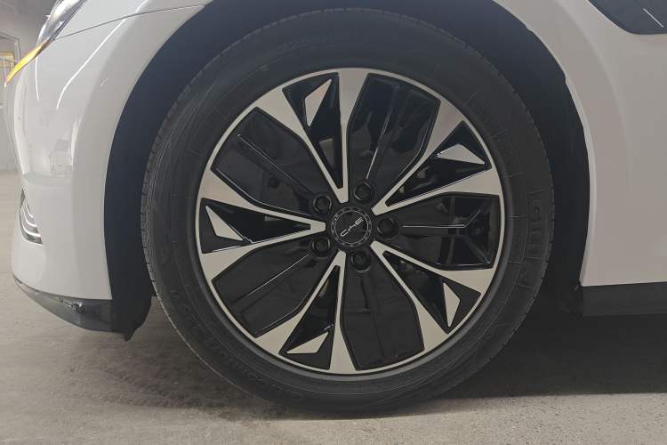 Used BYD Seal 2024 Honor Edition 550km Elite Model Left Front Wheel Hub