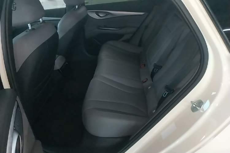 Used BYD Seal 2024 HONOR Edition DM-i 1.5L 121km Luxury Model Left Rear Seat