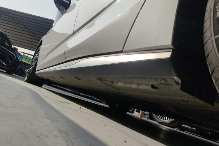 Used BYD Seal 2024 HONOR Edition DM-i 1.5L 121km Luxury Model Left Side Sill