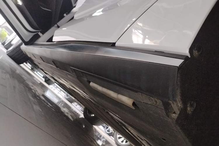 Used BYD Seal 2024 HONOR Edition DM-i 1.5L 121km Elite Model Left Side Sill