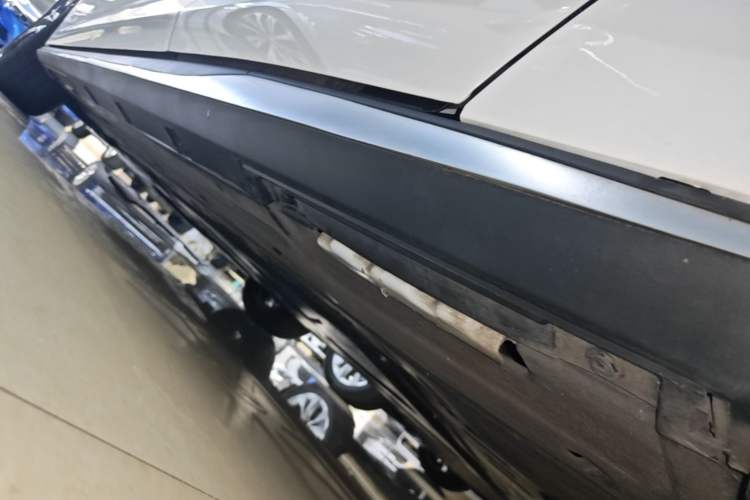 Used BYD Seal 2024 HONOR Edition DM-i 1.5L 121km Luxury Model Left Side Sill