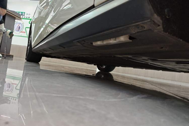 Used BYD Seal 2024 HONOR Edition DM-i 1.5L 121km Elite Model Left Side Sill