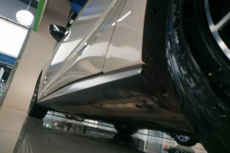 Used BYD Seal 2024 HONOR Edition DM-i 1.5L 121km Luxury Model Left Side Sill