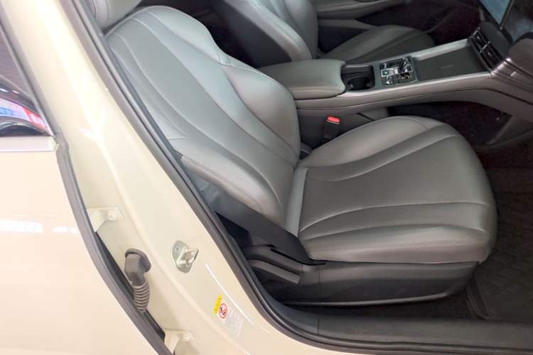 Used BYD Seal 2024 HONOR Edition DM-i 1.5L 121km Elite Model Right Front Seat