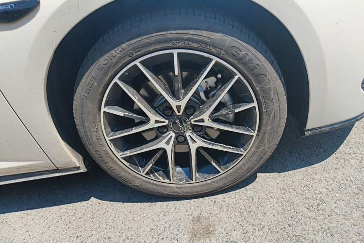 Used BYD Seal 2024 HONOR Edition DM-i 1.5L 121km Luxury Model Right Front Wheel Hub