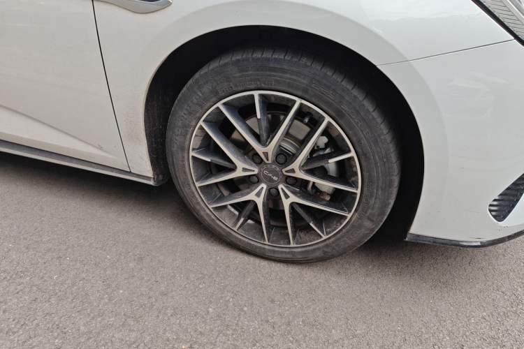 Used BYD Seal 2024 HONOR Edition DM-i 1.5L 121km Luxury Model Right Front Wheel Hub