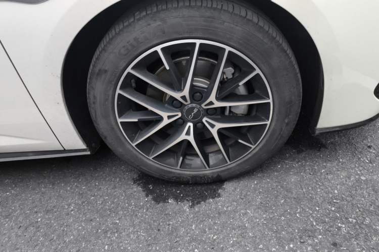 Used BYD Seal 2024 HONOR Edition DM-i 1.5L 121km Prestige Model Right Front Wheel Hub