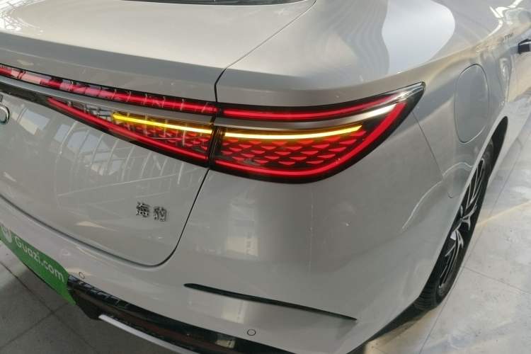 Used BYD Seal 2024 HONOR Edition DM-i 1.5L 121km Luxury Model Right Rear Taillight