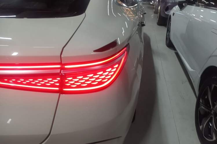 Used BYD Seal 2024 HONOR Edition DM-i 1.5L 121km Elite Model Right Rear Taillight