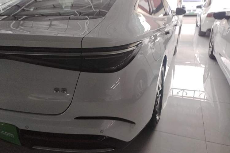 Used BYD Seal 2024 HONOR Edition DM-i 1.5L 121km Elite Model Right Rear Taillight